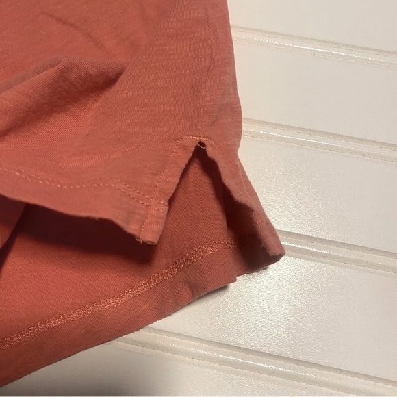 Madewell Women’s V-Neck Shirt Size Small with Front Pocket - Picture 2 of 6